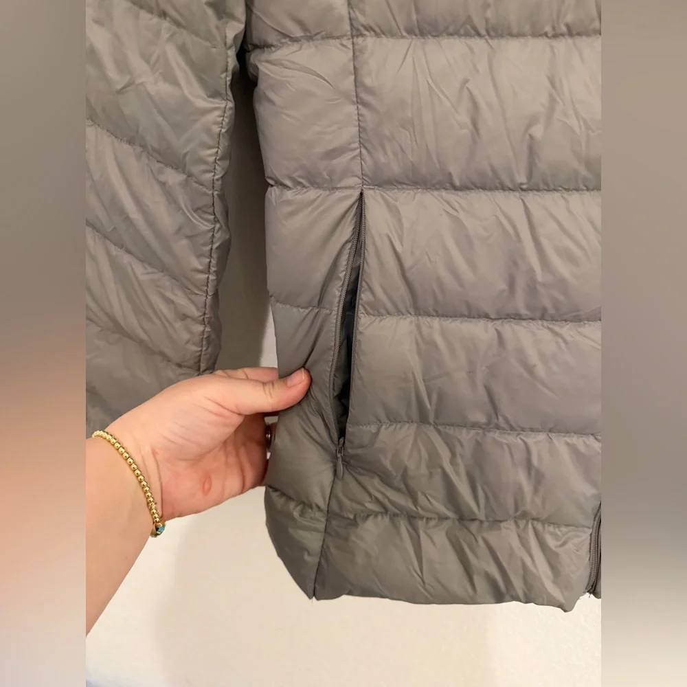 Quince Women's Lightweight Down Packable Jacket Grey Size Medium - Picture 6 of 7